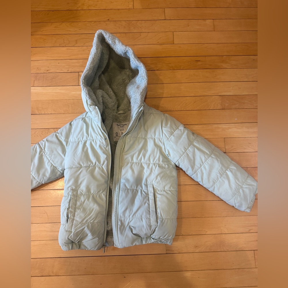 Very cozy kids Abercrombie winter coat -